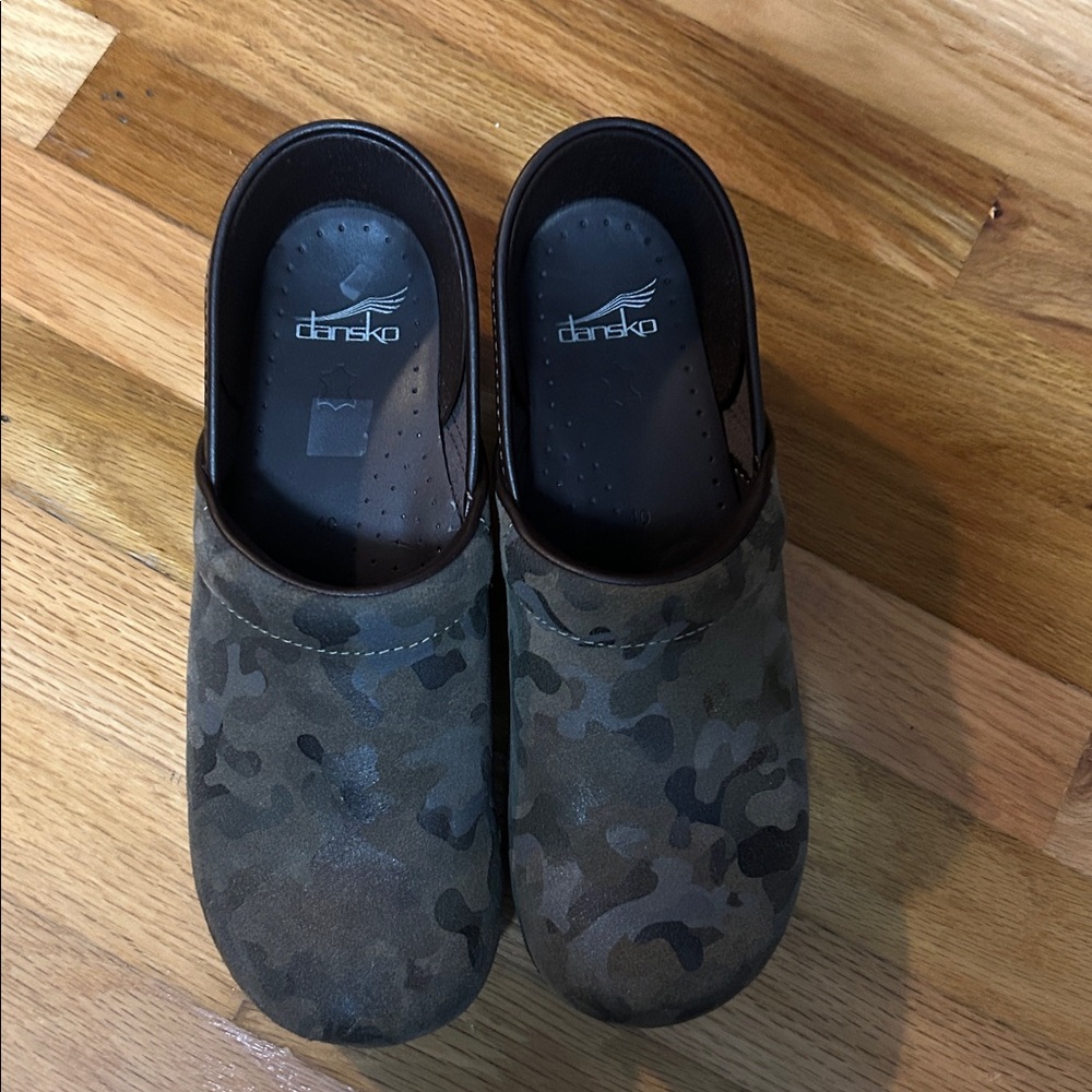 Dansko camo clogs - image 3